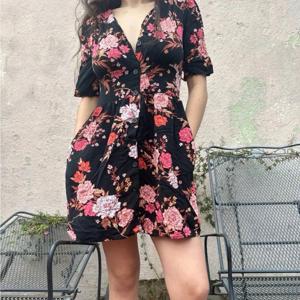 Floral Black and Pink Button-Up Dress with waist pockets - Picture 1 of 6